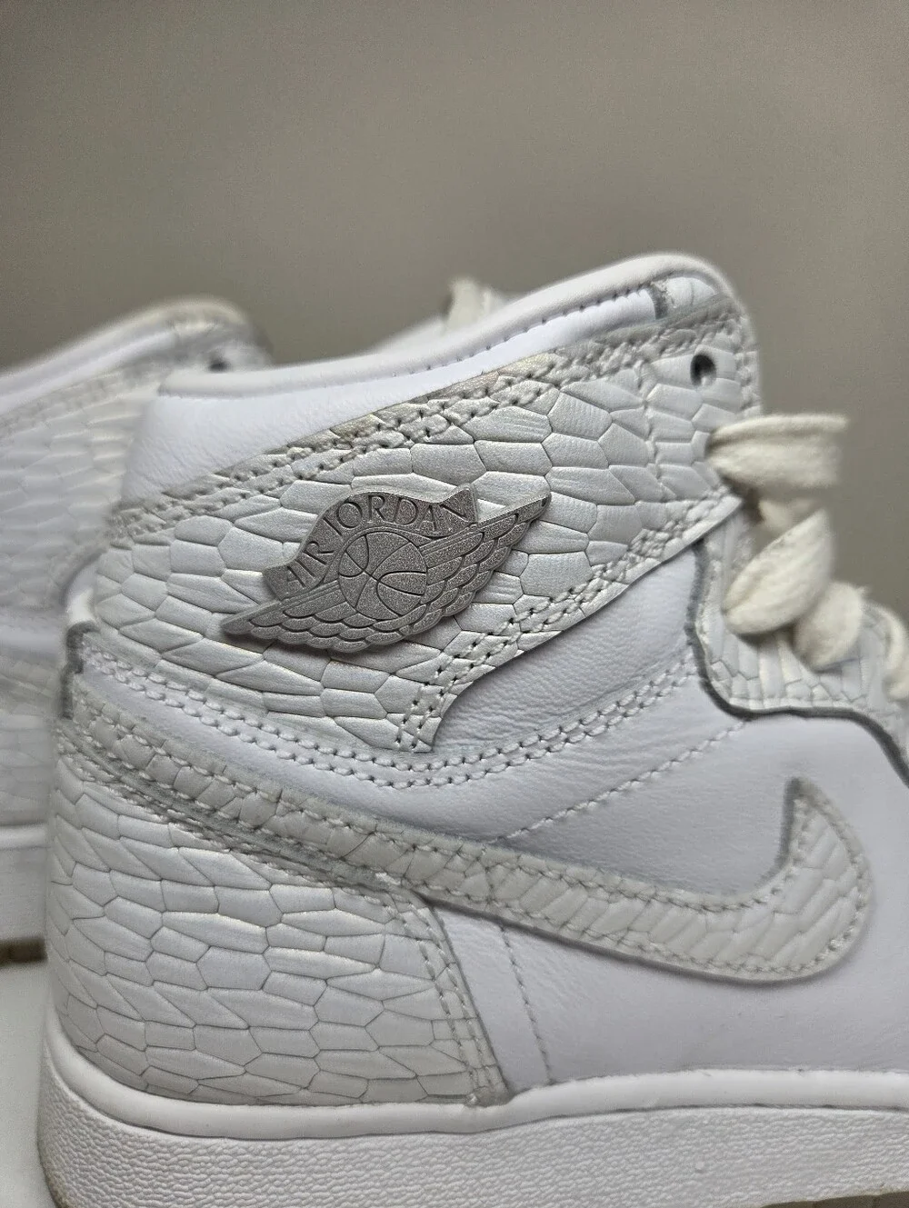 Air Jordan 1 Mid GS White Snakeskin Textured Sneakers Kids Youth Size 4.5Y
